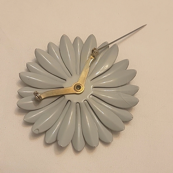 Vintage Metal Flower Brooch - Picture 6 of 6